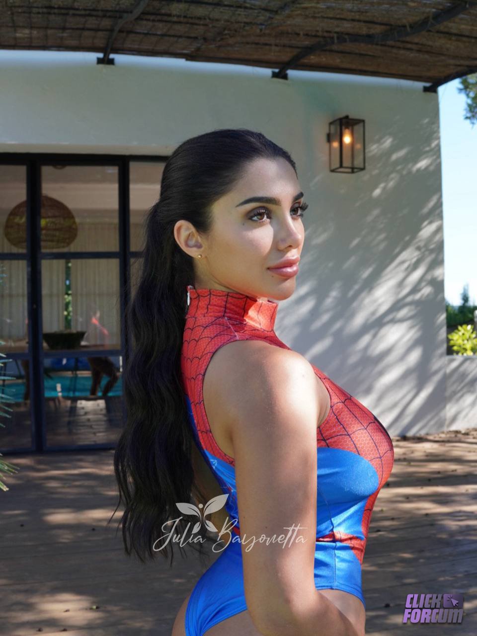 Julia Bayonetta en Cosplay Spiderman #2 thumbnail