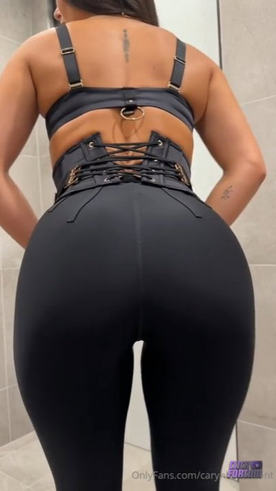 Caryn Beaumont Gets Fingered In The Bathroom