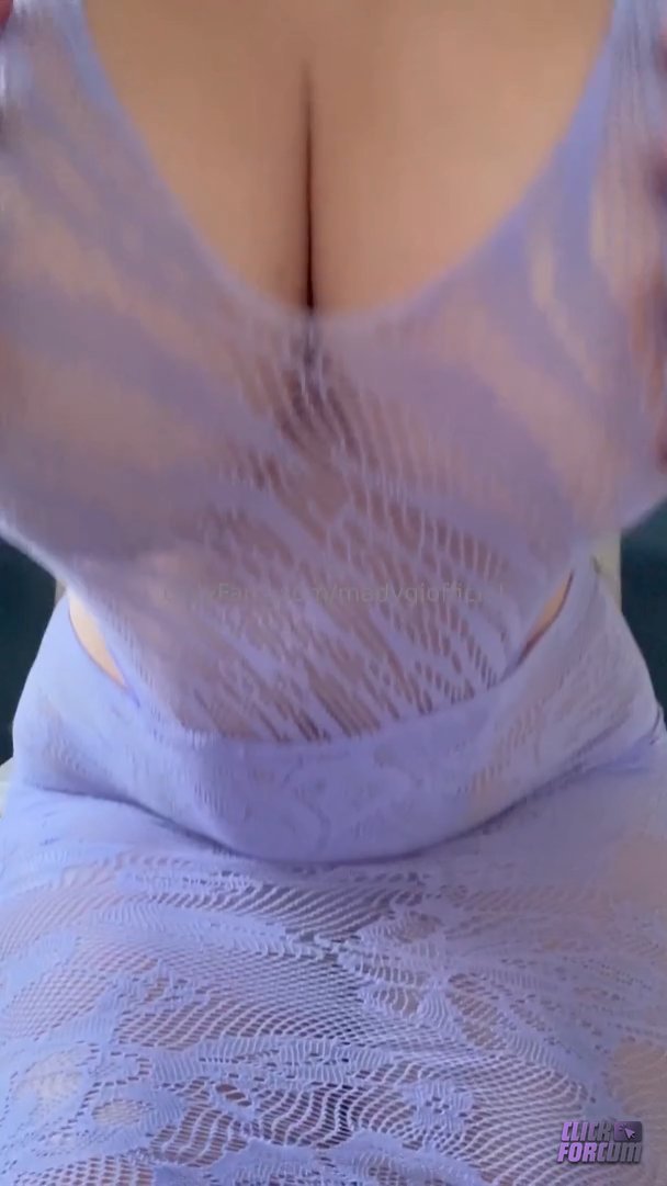 Mady Gio - Je me fais plaisir avec mon vibro ENORME SEINS