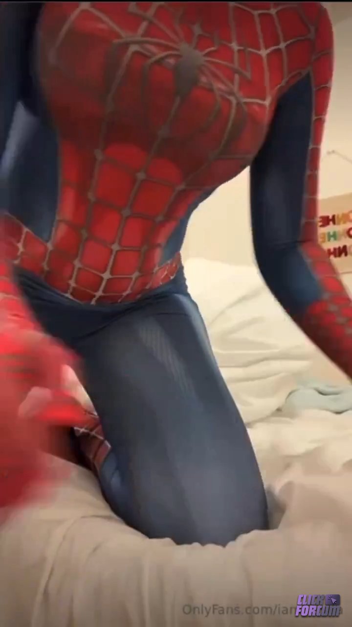 Lestia Nue Cosplay Spiderman Hot Strip et Masturbation Se Frotte thumbnail