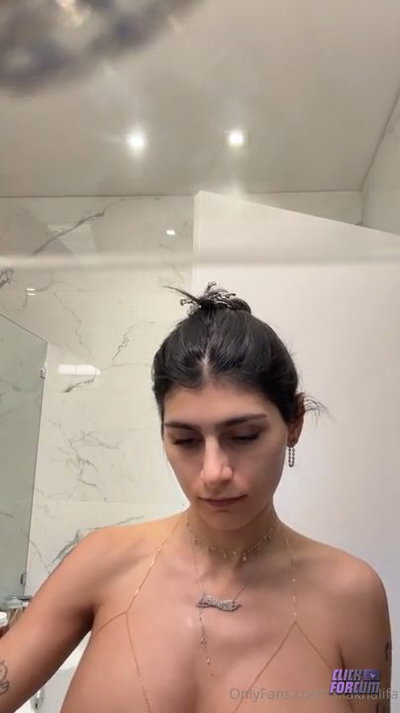Big Tits Mia Khalifa Reads A Book Naked