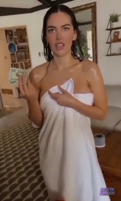 Shes having sex with her pizza delivery guy