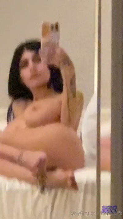 Mia Khalifa Flaunts Feet In Mirror Selfie