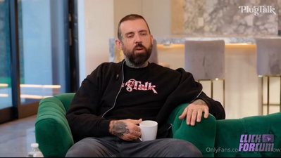Lena The Plug Sextape avec Alanna Pow Threesome Elles Se Font Baiser à la Télé Vidéo Porno Leaks