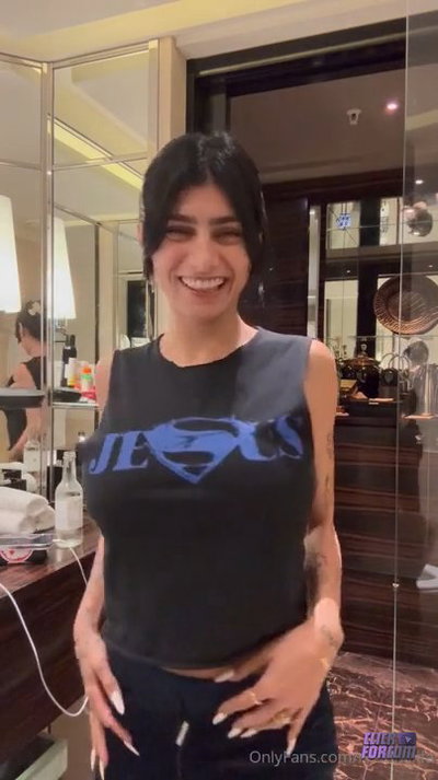 Mia Khalifa Seduces In Her Nighttime Routine