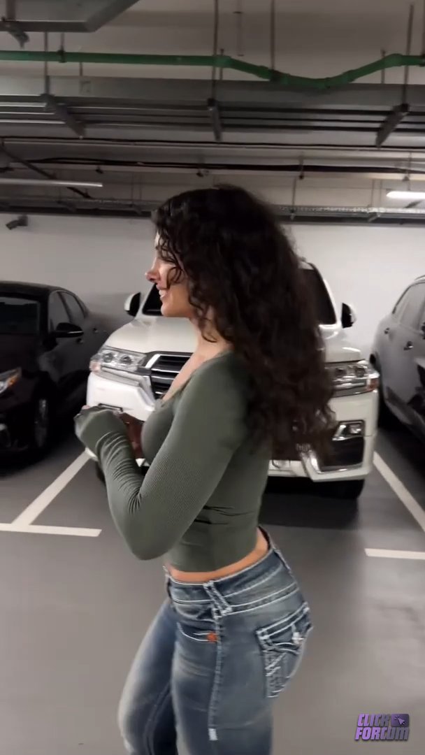 MelimTx - Video Courte Jean Serré dan un parking (tiktok)
