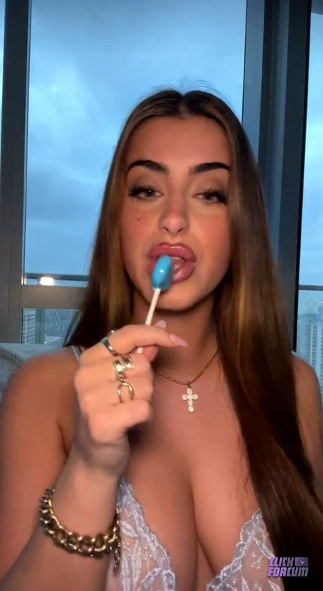 Thais Gauchkarian - 8min de live avec ma grosse paire de seins BIG BOOBS TEEN BRUNETTE