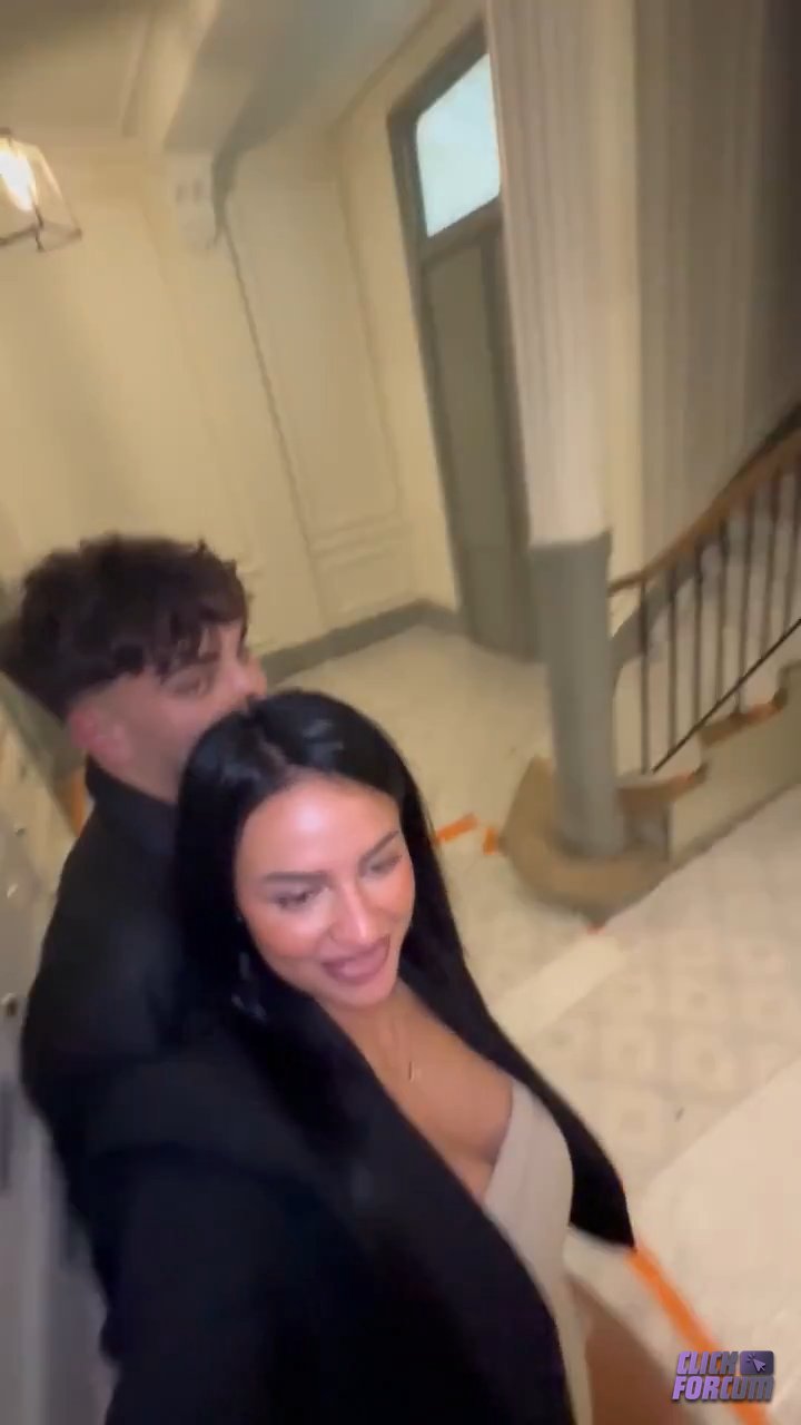 Julie Frenchie Shore - Beurette Baise dans le Hall d'un Immeuble Video Porno Leaks thumbnail