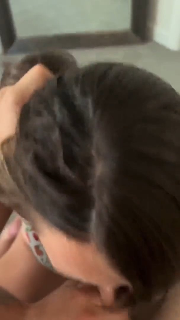 Americaine qui fait la Chienne et prend sa Faciale