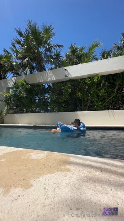 Mia Khalifas Topless Pool Clip