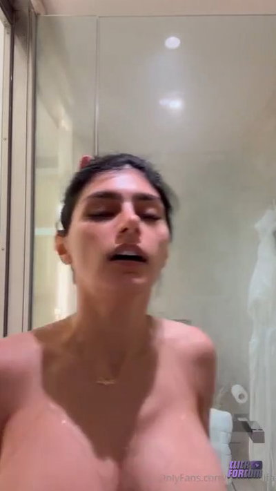 Mia Khalifa In Hotel Shower Flaunting Her Tits