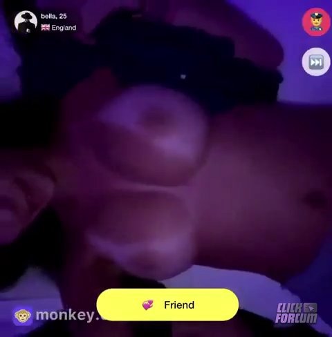 Bella 25 ans, Montre ces Seins
