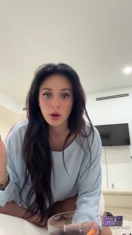 Camilla Araujo Gets Wild In Solo Play
