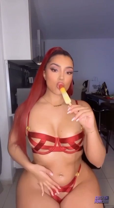 Mel Popss - Je Suce ma Glace - Video Leak