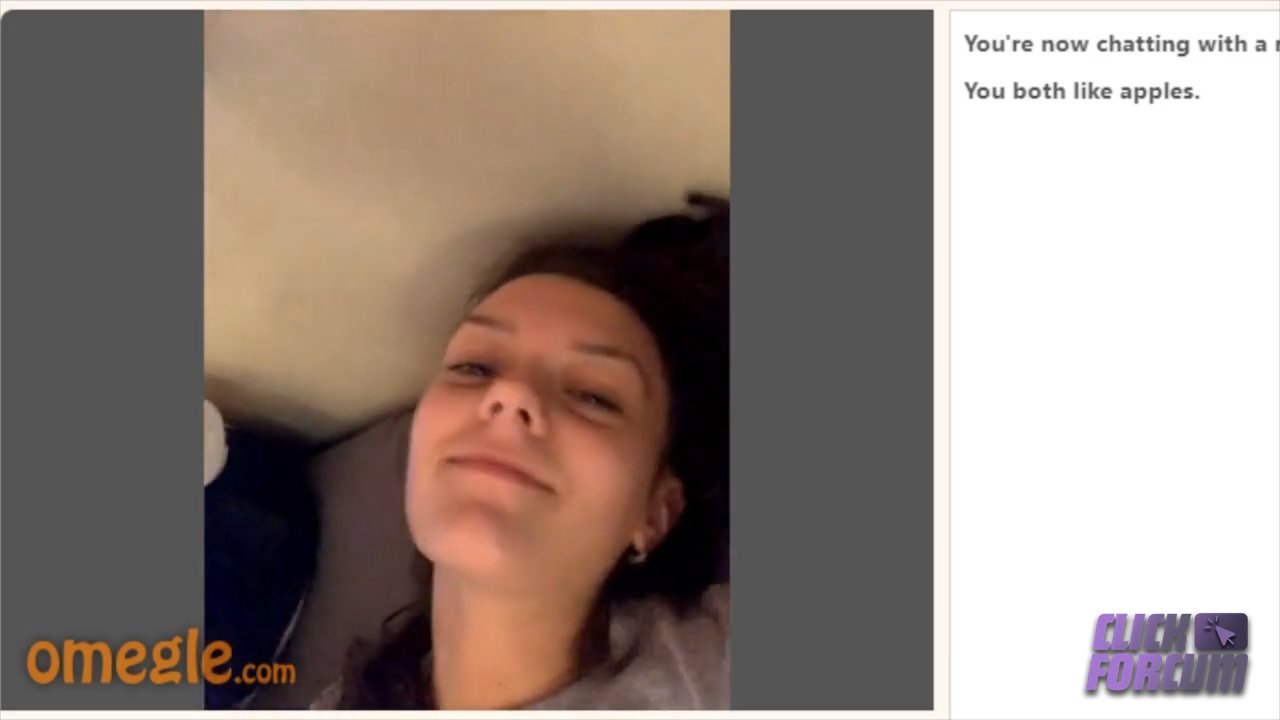 Une coquine s'amusant avec son Gode (Partie 1)