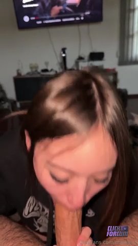 MewSlut Gives A Blowjob During Movie Night thumbnail